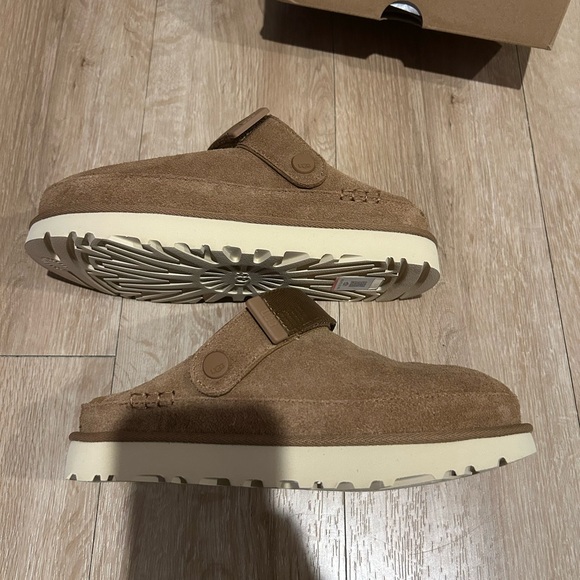 UGG Chestnut Suede Clogs - Picture 6 of 7